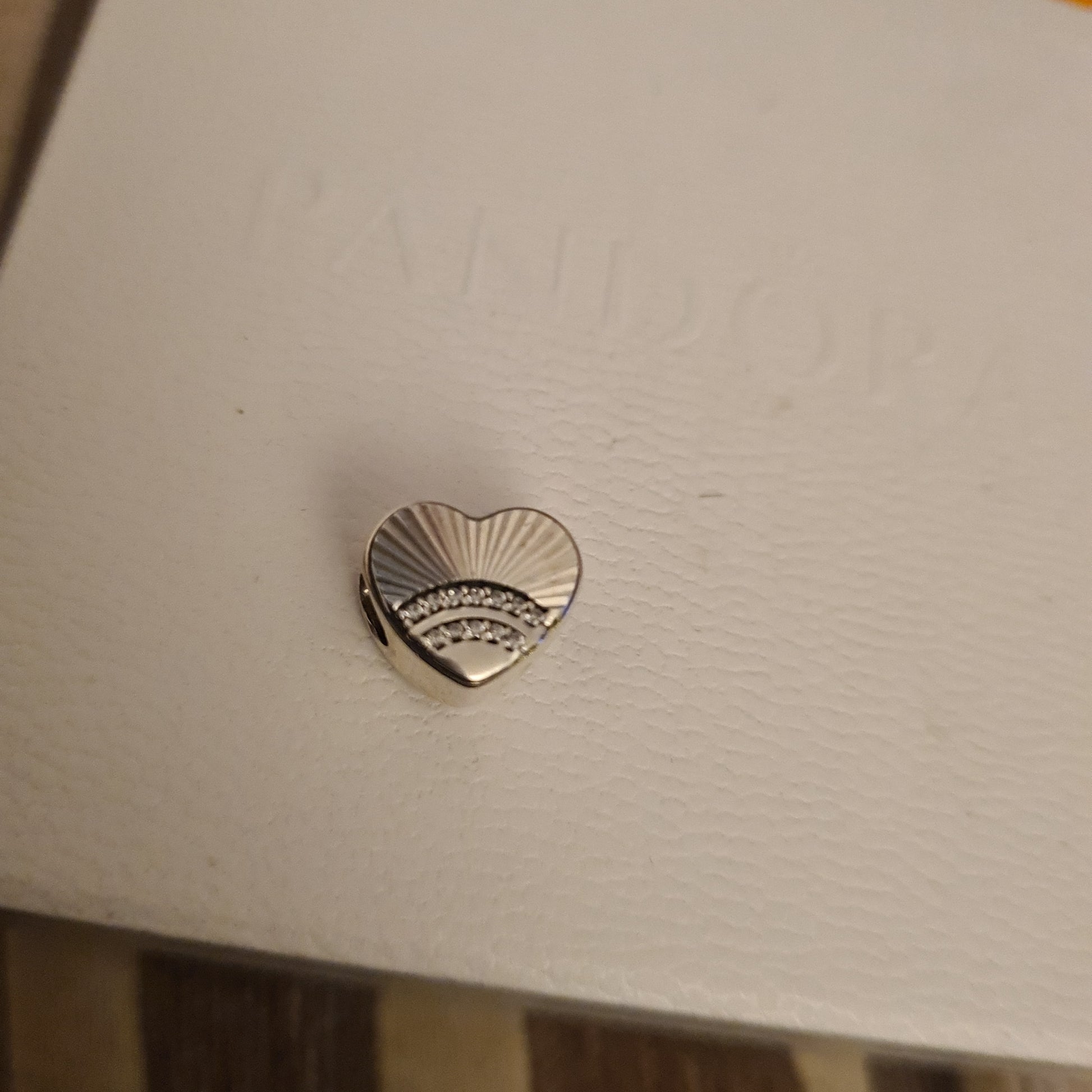 Pandora fan hot sale heart charm