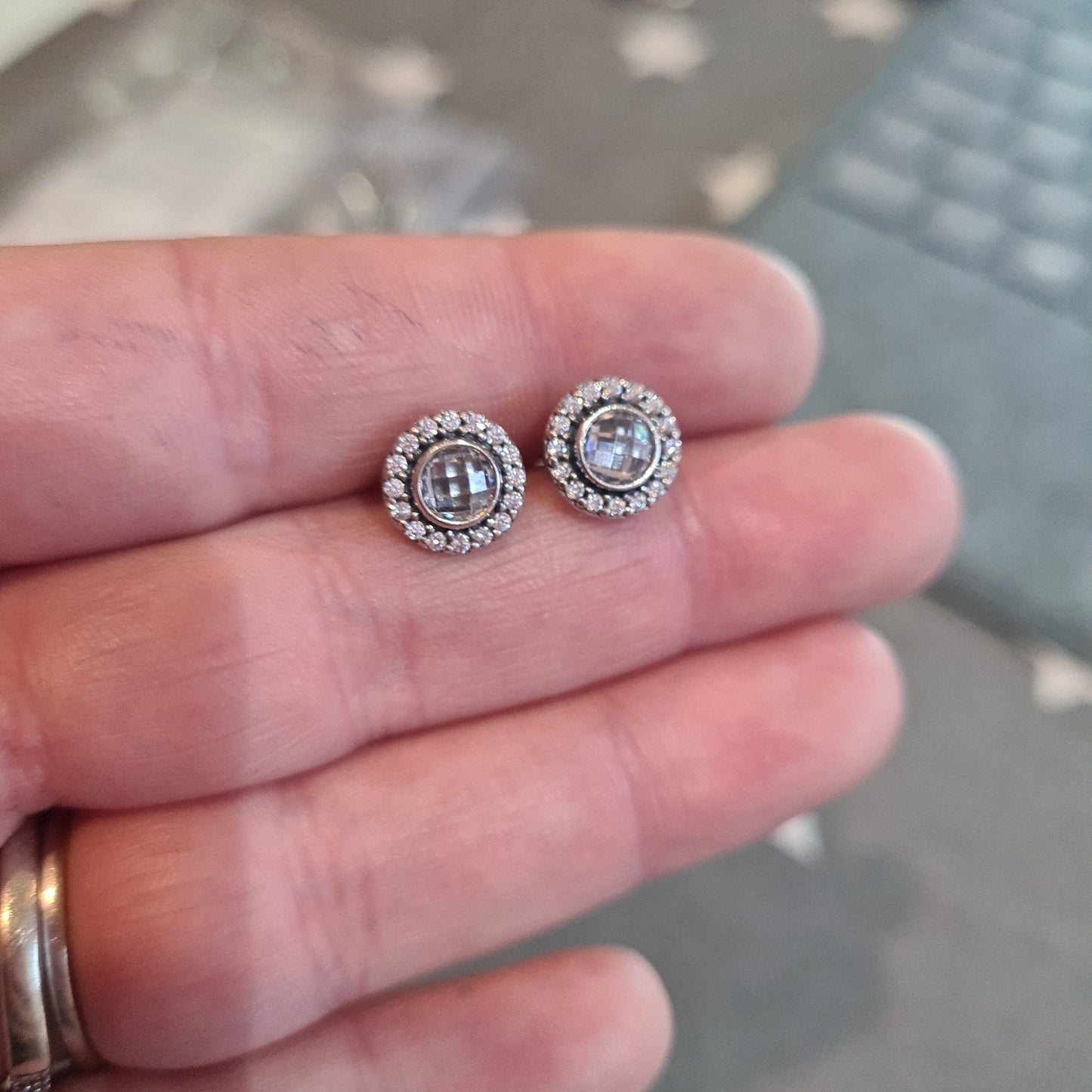 Genuine Pandora Circle Pave Sparkle With CZ Clear Stone Earrings Studs