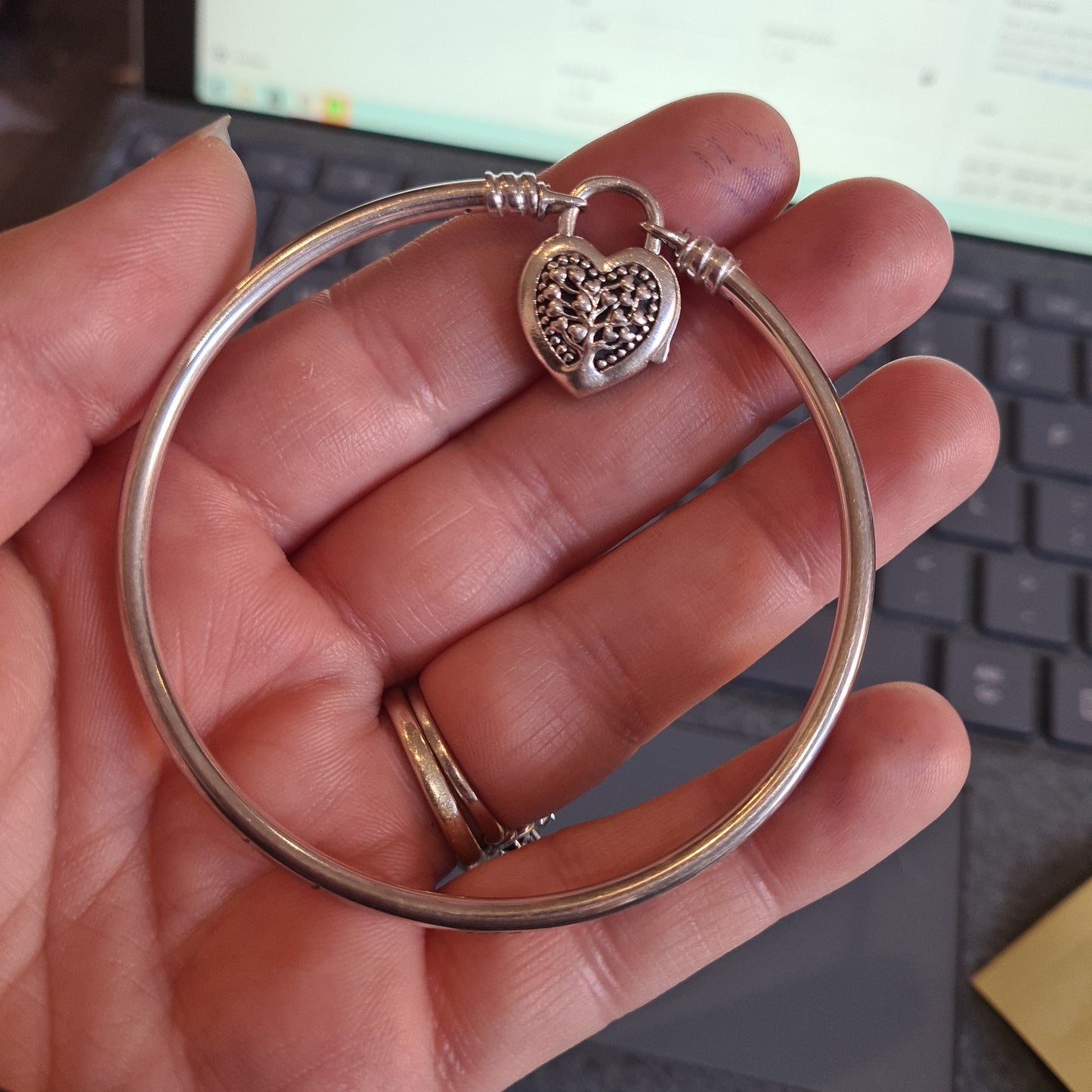 Genuine Pandora Pave Family Tree Heart Clasp Bangle 19cm BEAUTIFUL
