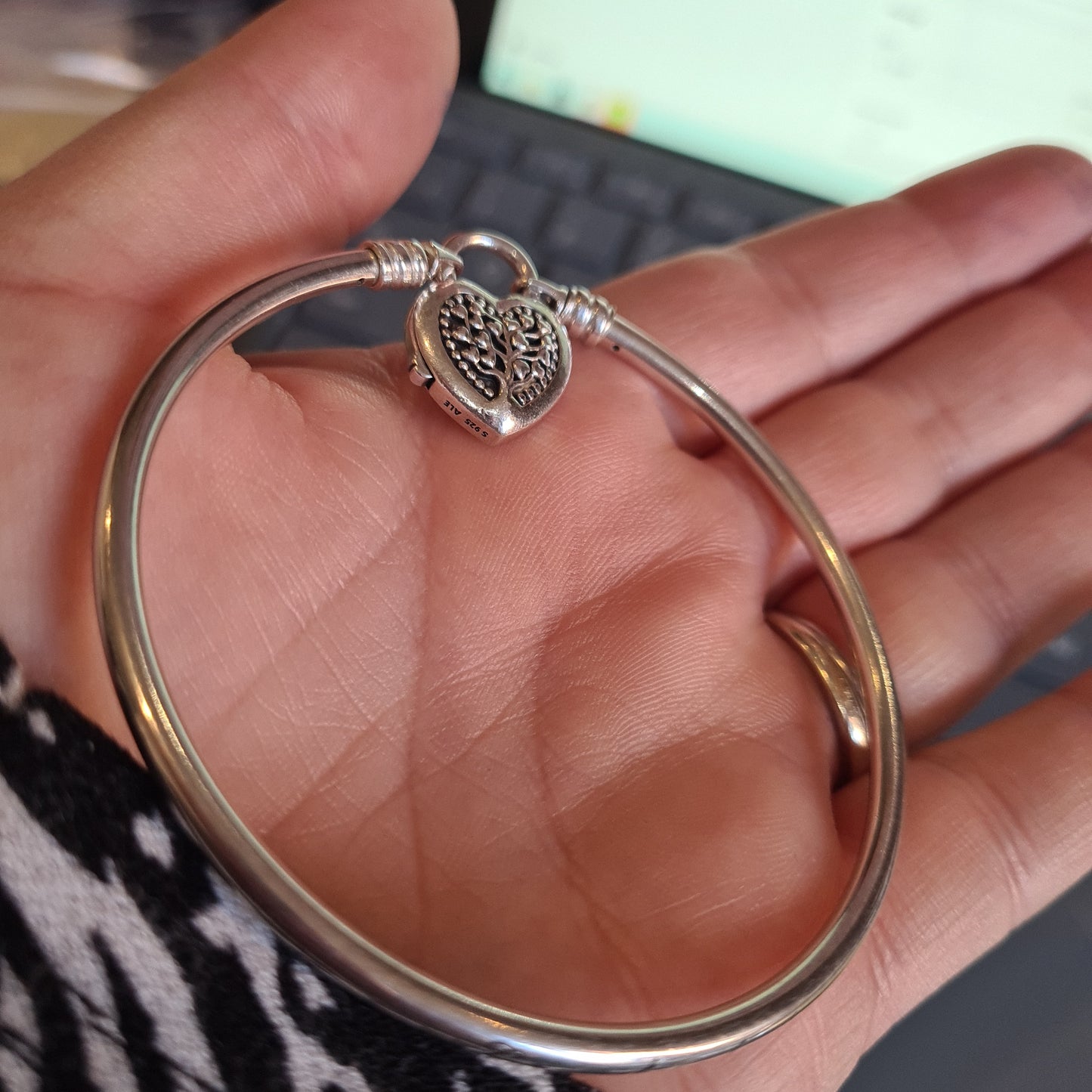 Genuine Pandora Pave Family Tree Heart Clasp Bangle 19cm BEAUTIFUL