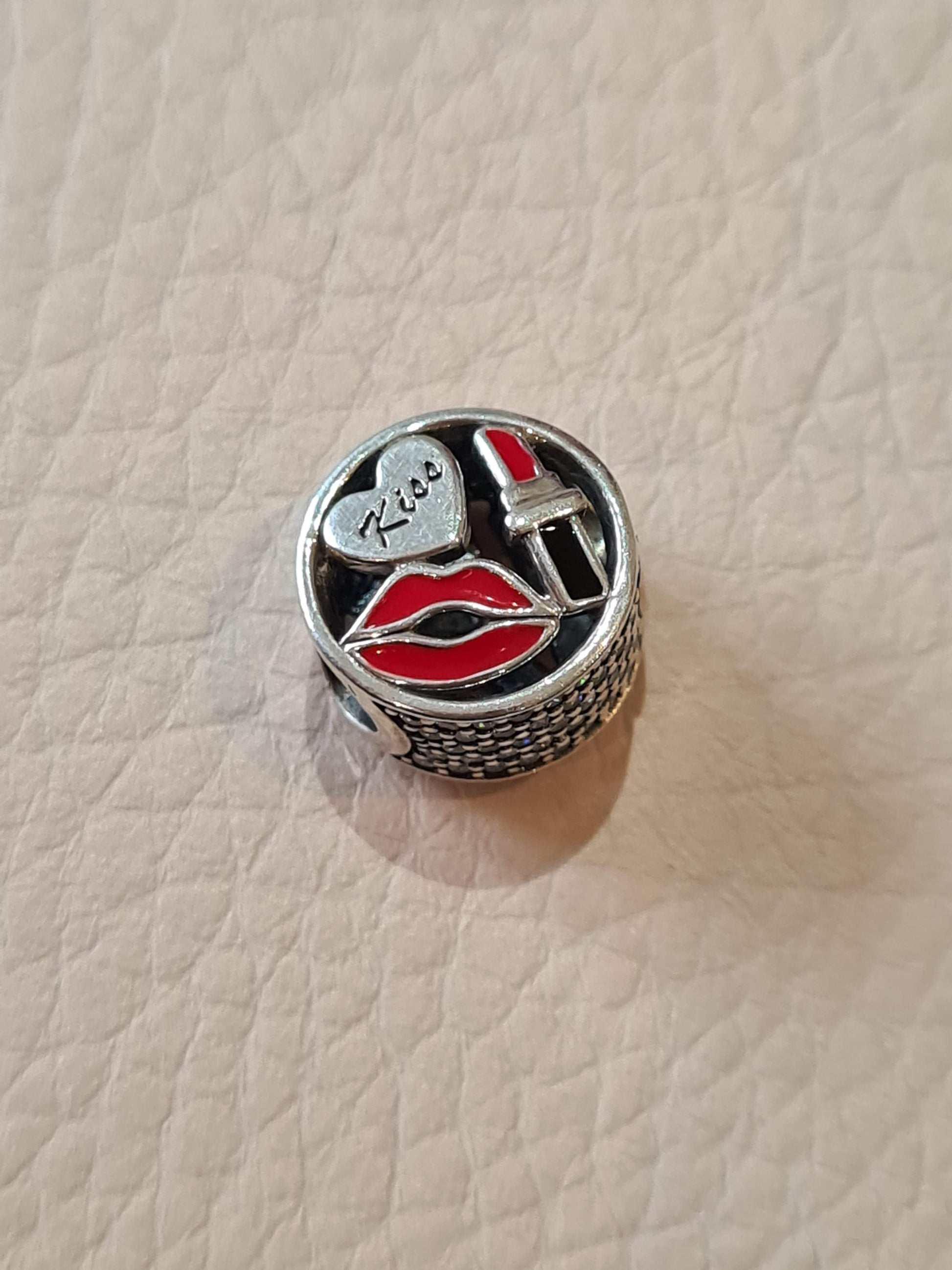 Pandora on sale lips charm