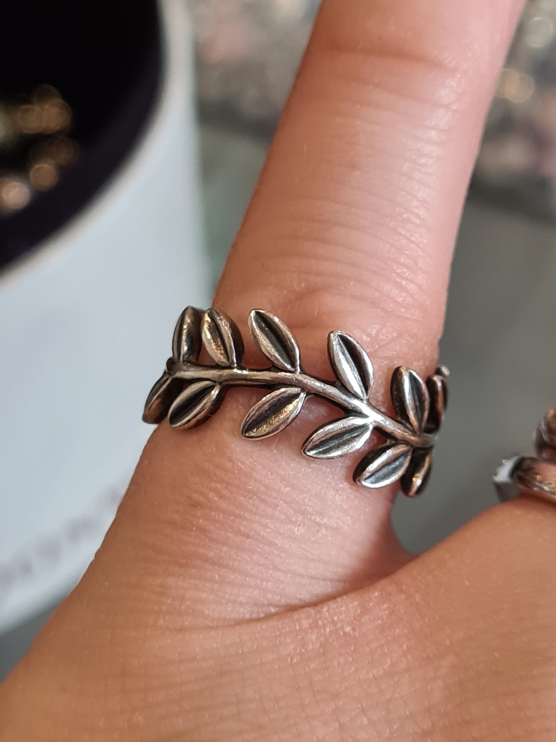 Eternal Metal ASTM F136 Titanium Leaf Hinged Clicker Rings Piercing Jewelry  - China Hinged Segment Ring and Titanium Segment Ring price |  Made-in-China.com