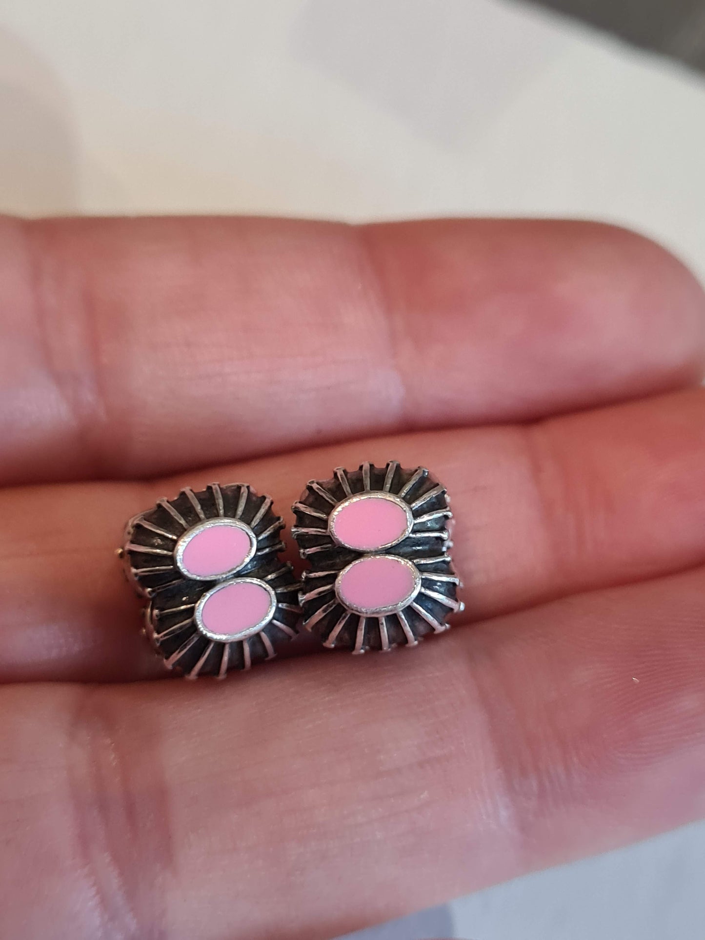 Genuine Pandora Black Oyster Shell Pink Clips Rare Retired Pair