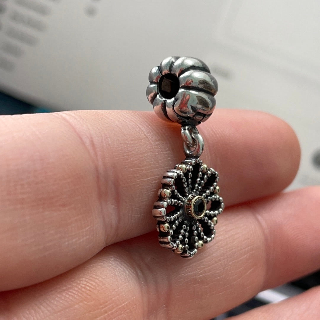 Genuine Pandora RARE HTF Two Tone Lace Flower Sunflower Openwork Black Stone Clip