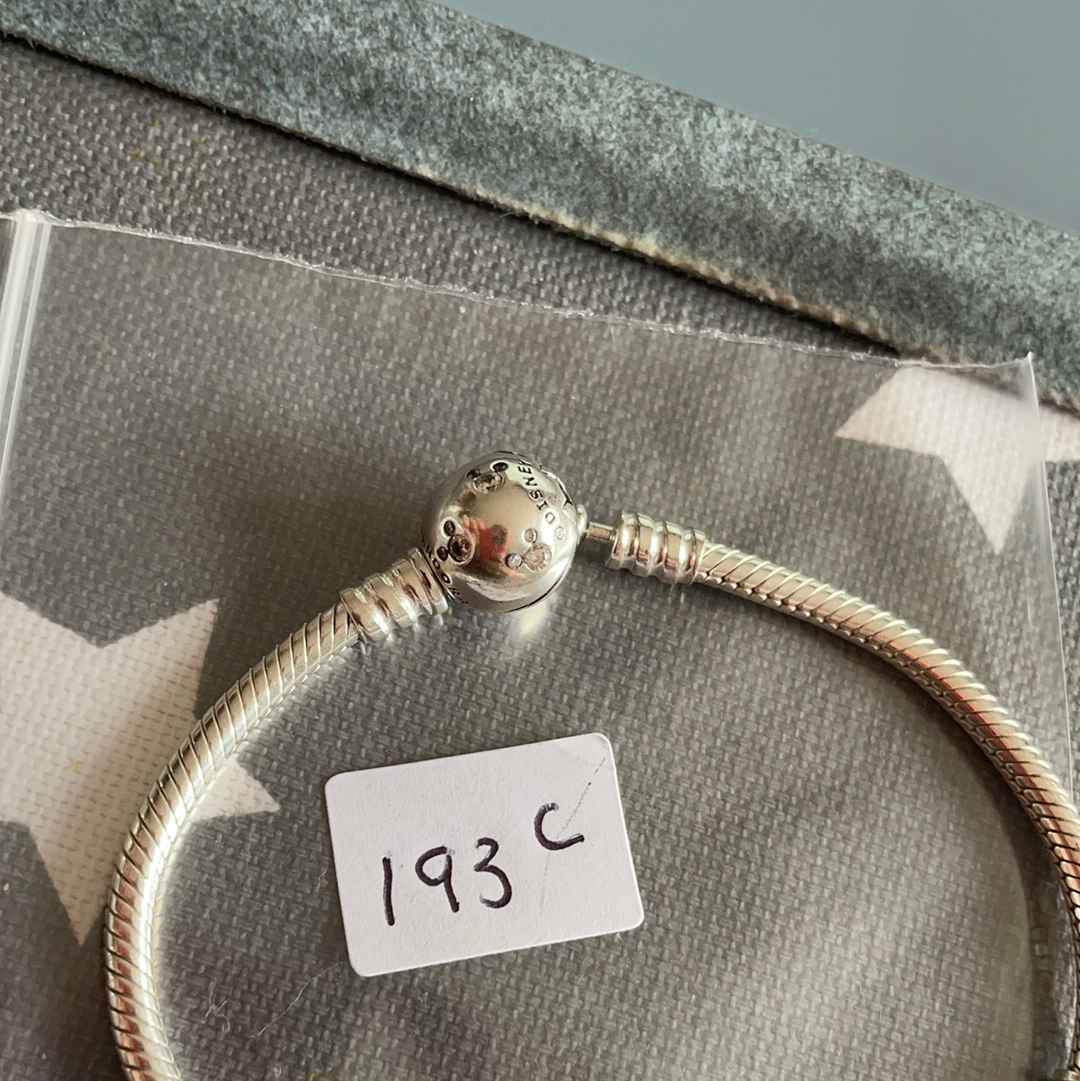 Pandora disney moments mickey 2025 bracelet