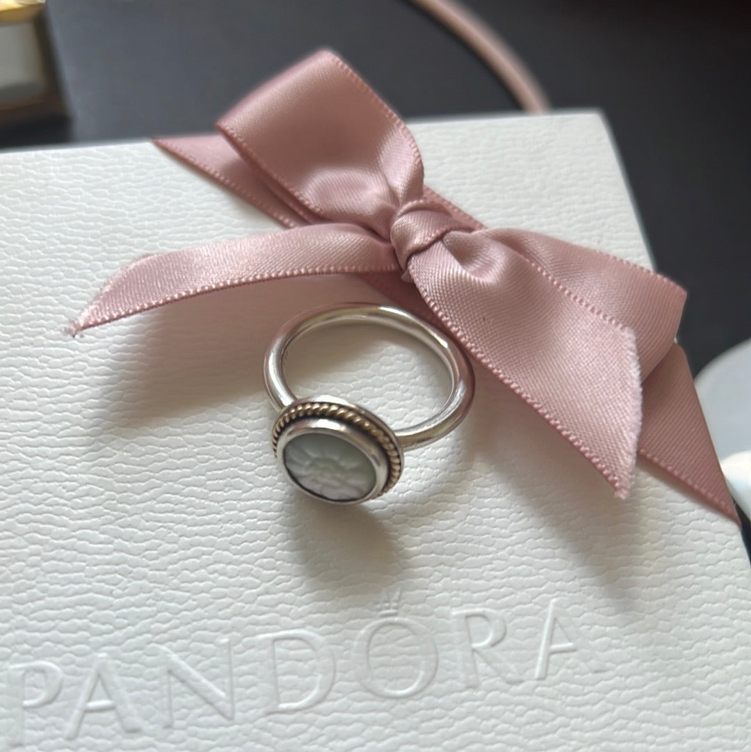 Pandora bow store pearl ring