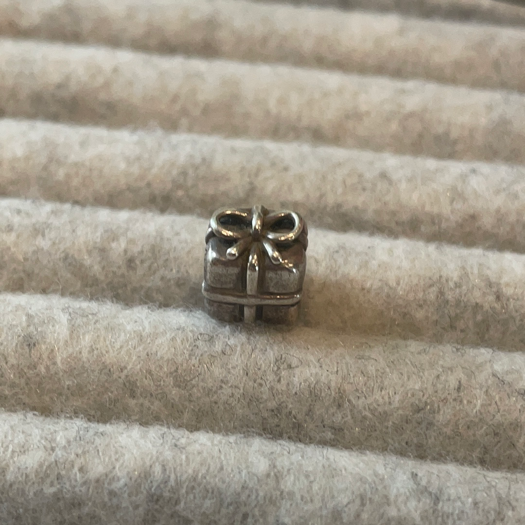 Pandora engagement ring box 2025 charm