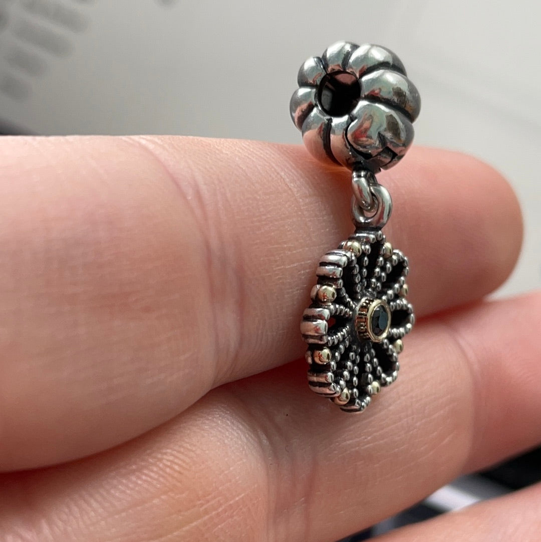 Genuine Pandora RARE HTF Two Tone Lace Flower Sunflower Openwork Black Stone Clip