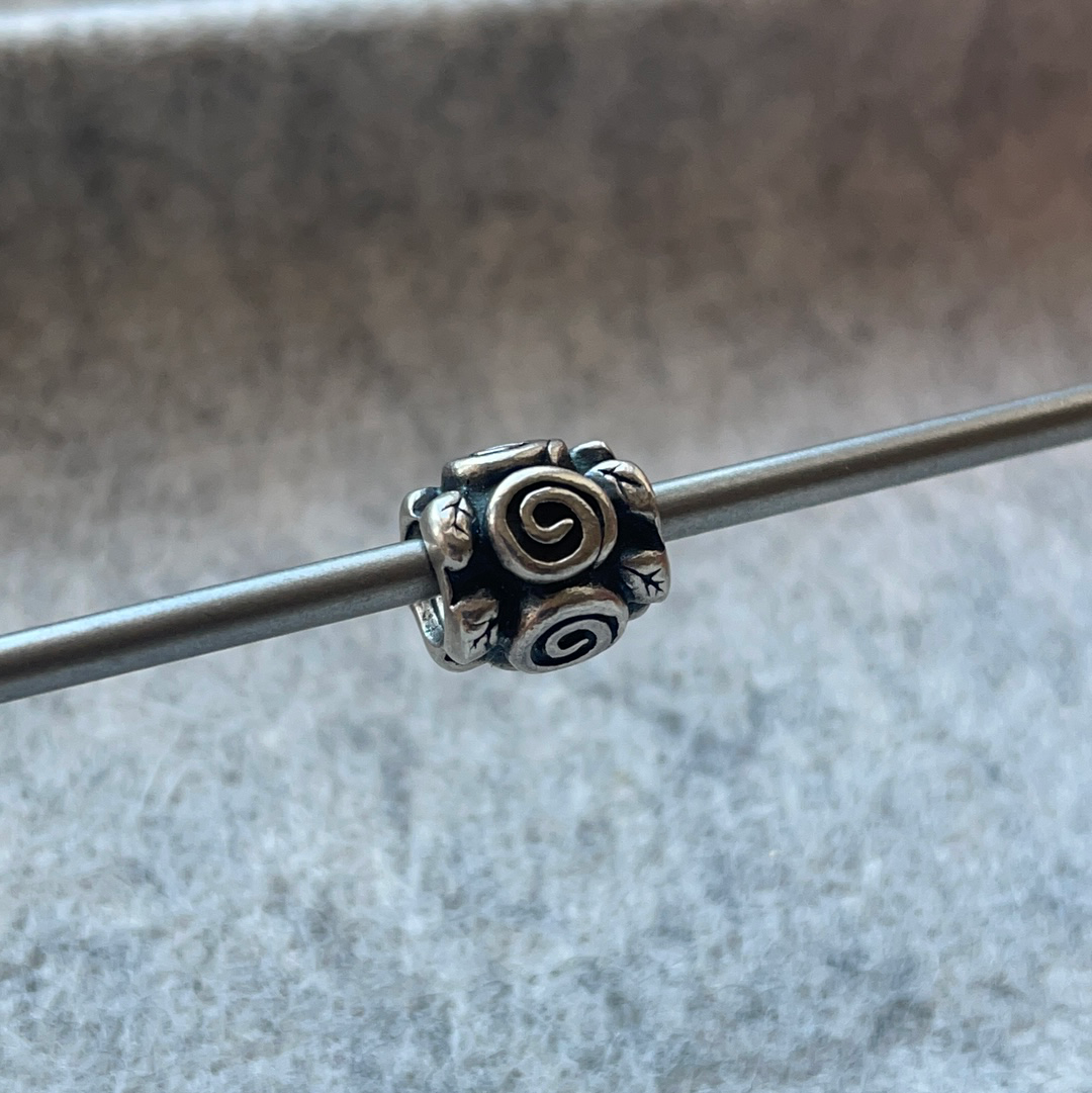 Genuine Pandora Retired Rose Charm Ring of Roses