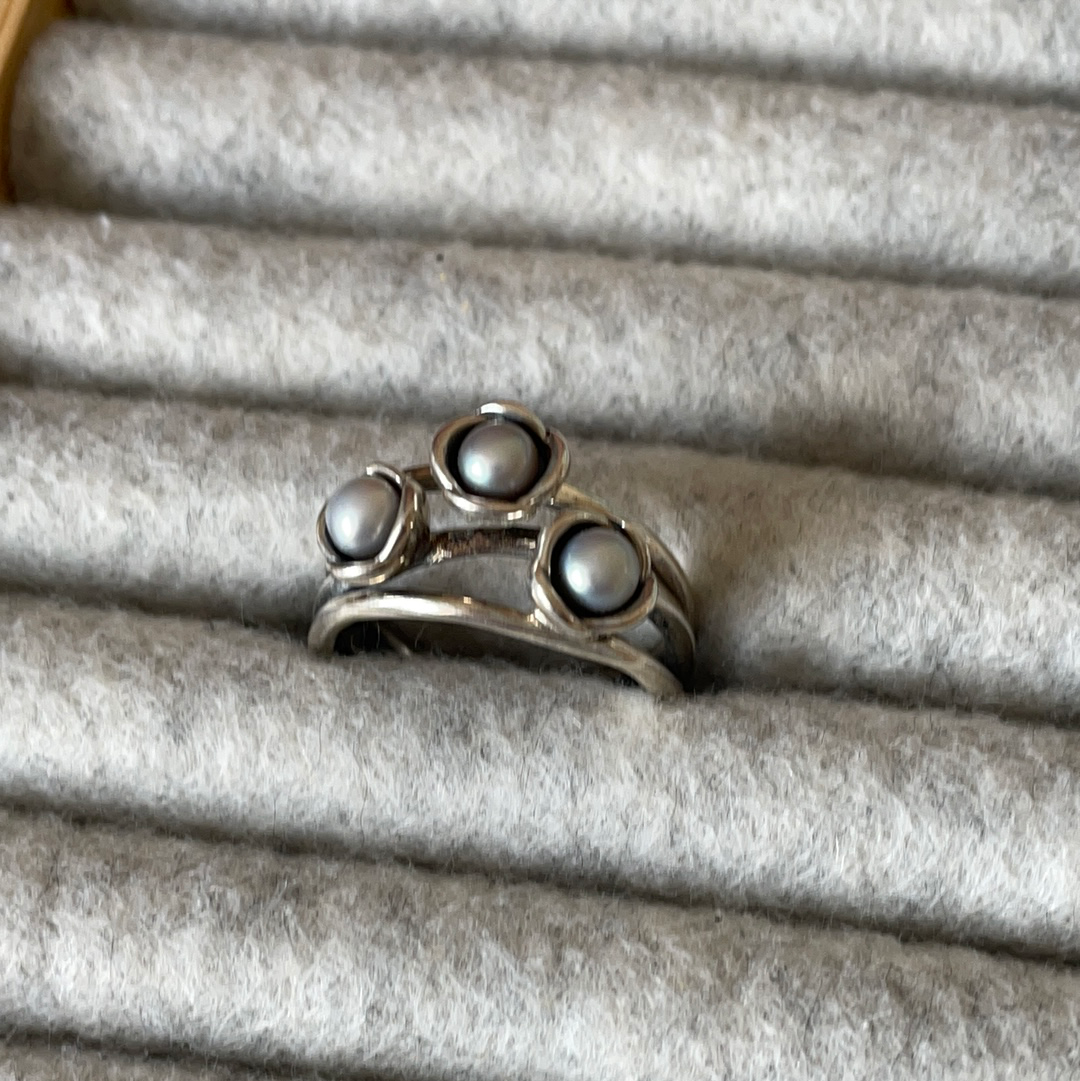 Genuine Pandora Three Wishes Grey Pearl Retired Rare Ring Size 52