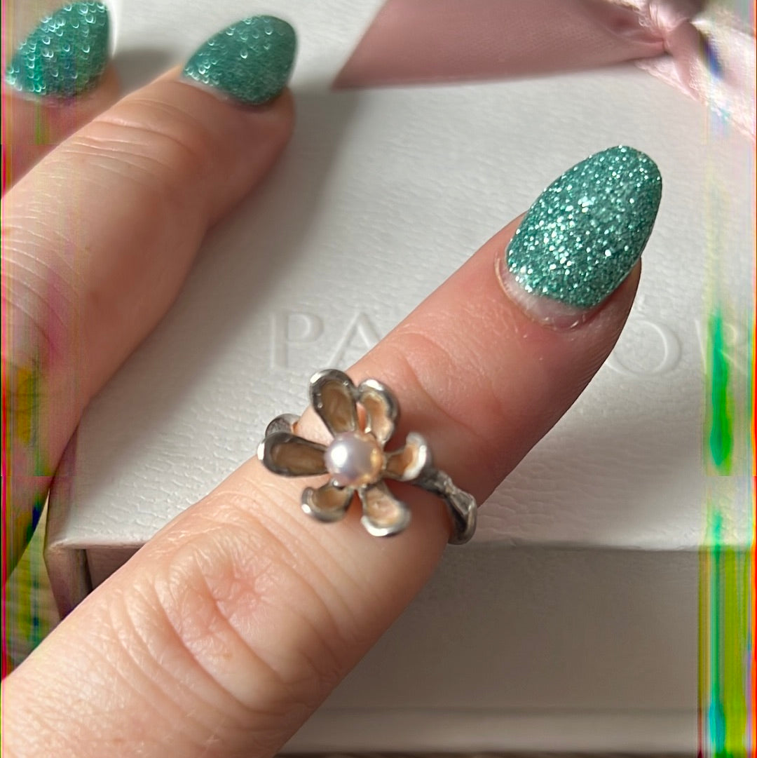 Genuine Links of London Rare and Retired Night Garden Pearl Flower Ring in Size 50