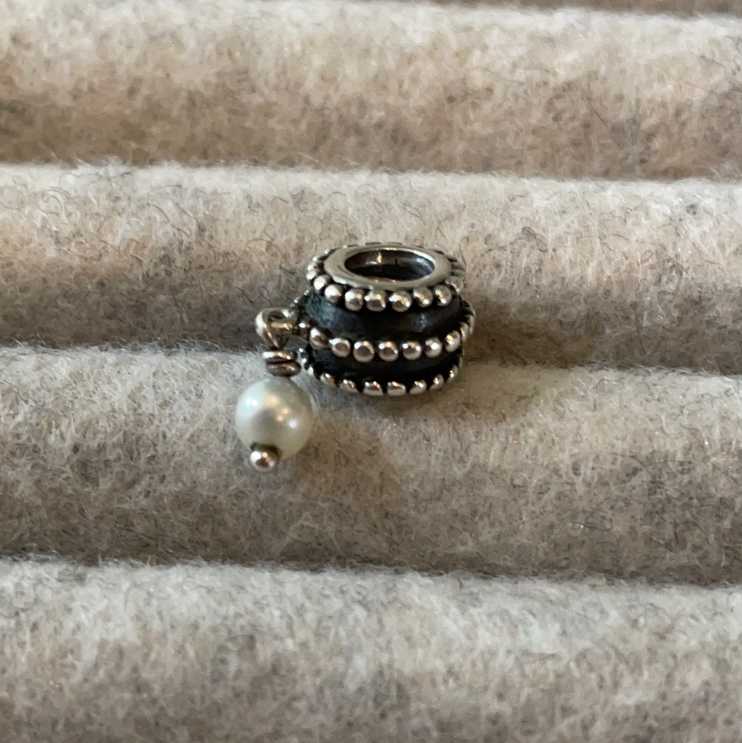 Pandora 2025 pearl charm