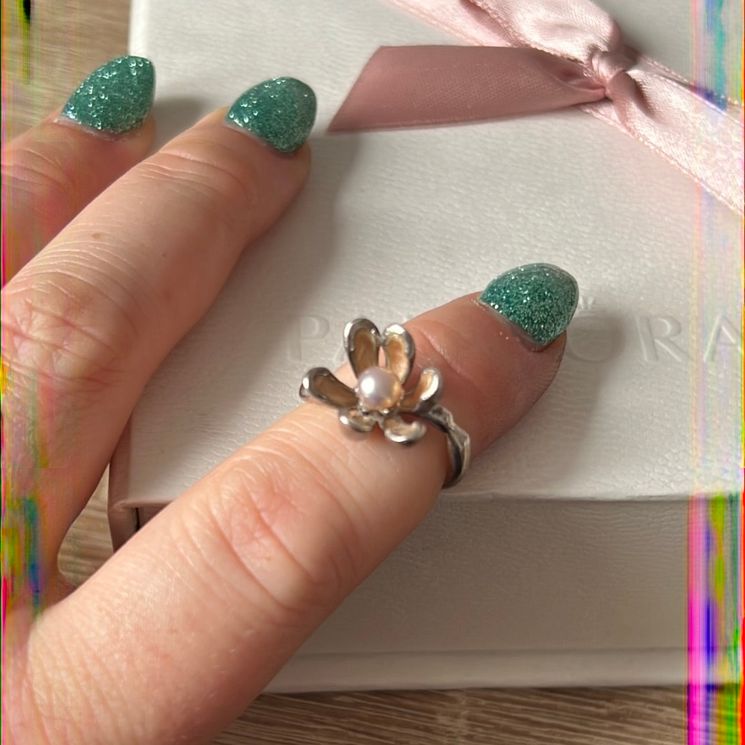 Genuine Links of London Rare and Retired Night Garden Pearl Flower Ring in Size 50