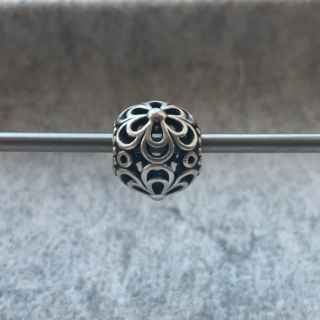 Openwork flower 2025 charm pandora