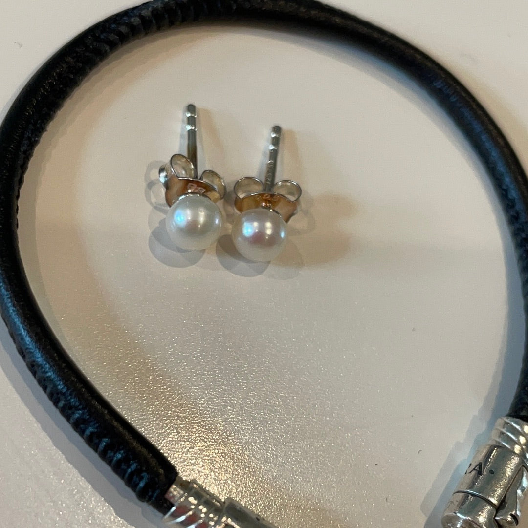 Sterling SIlver White Tiny Pearl Studs Earrings