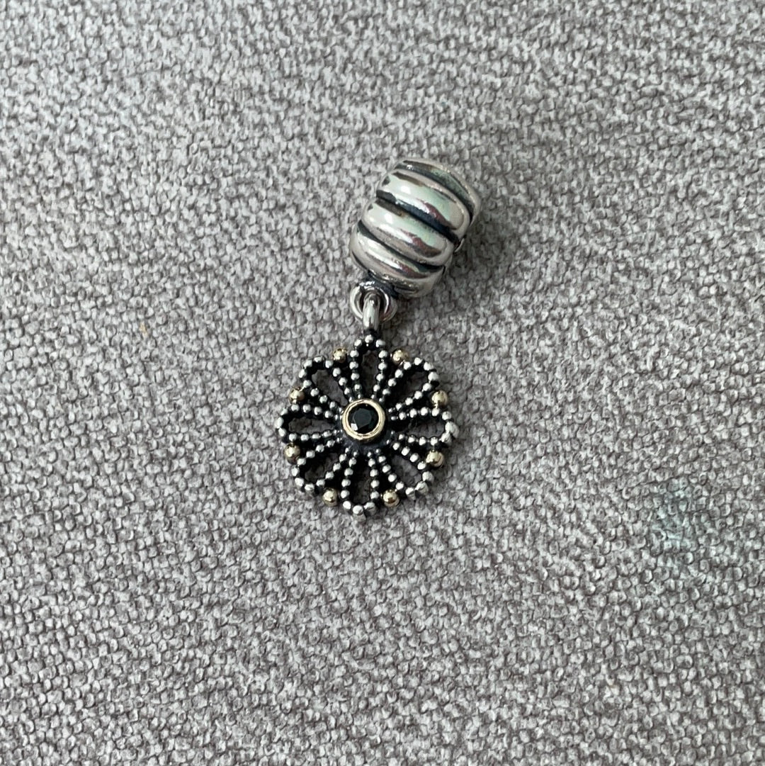 Genuine Pandora RARE HTF Two Tone Lace Flower Sunflower Openwork Black Stone Clip