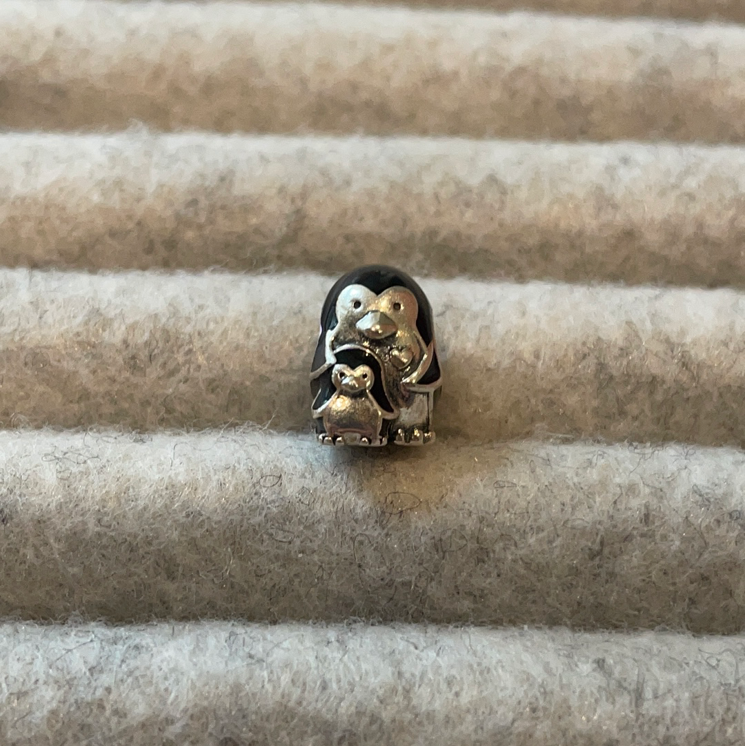 Pandora penguin discount
