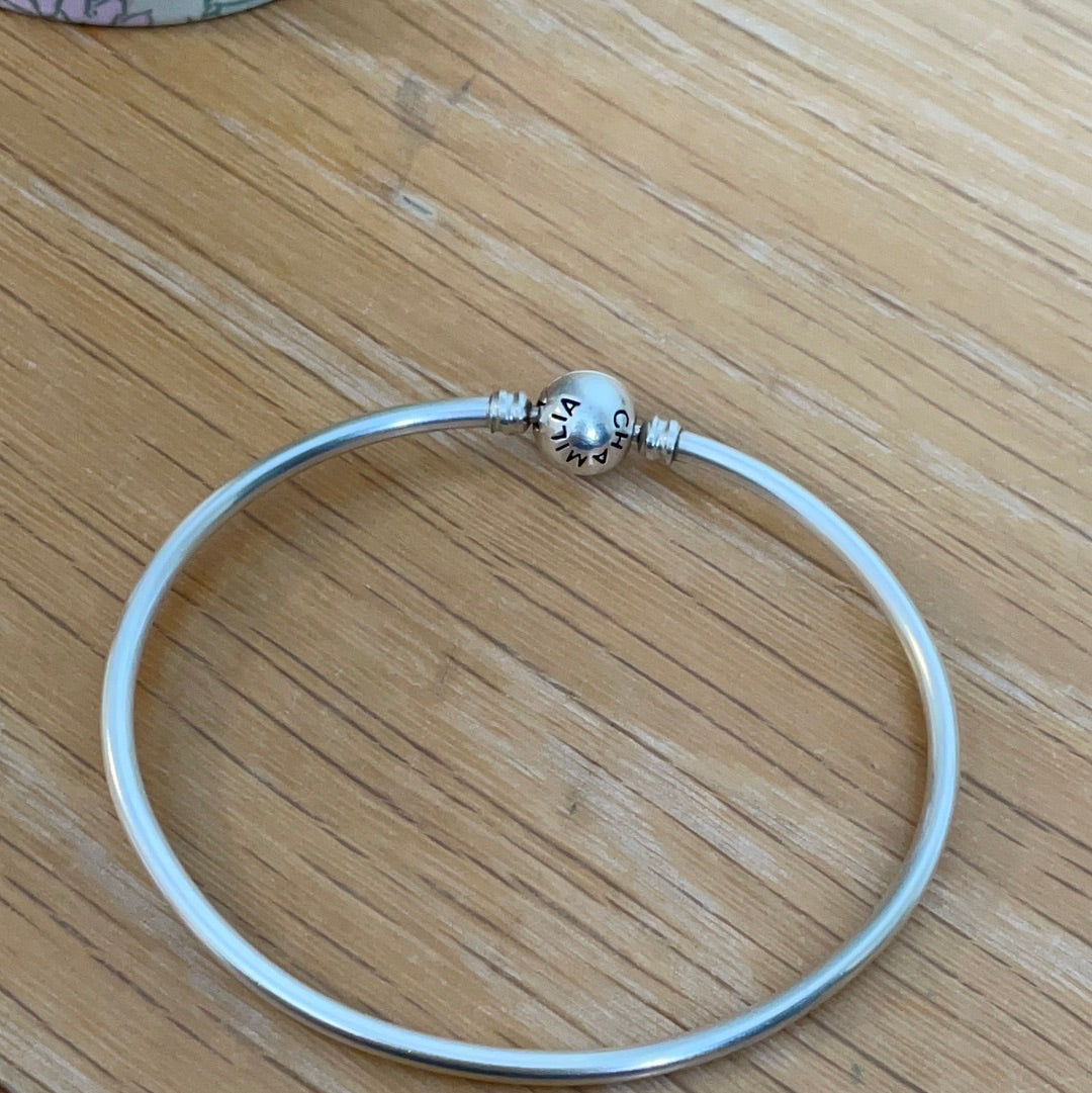 Genuine Chamilia Oval Solid Silver Bangle Size 19cm