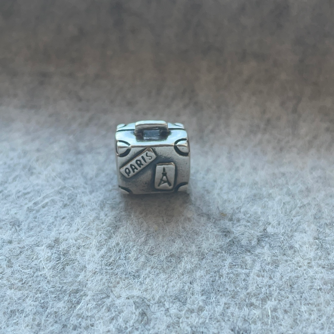 Pandora paris 2025 suitcase charm