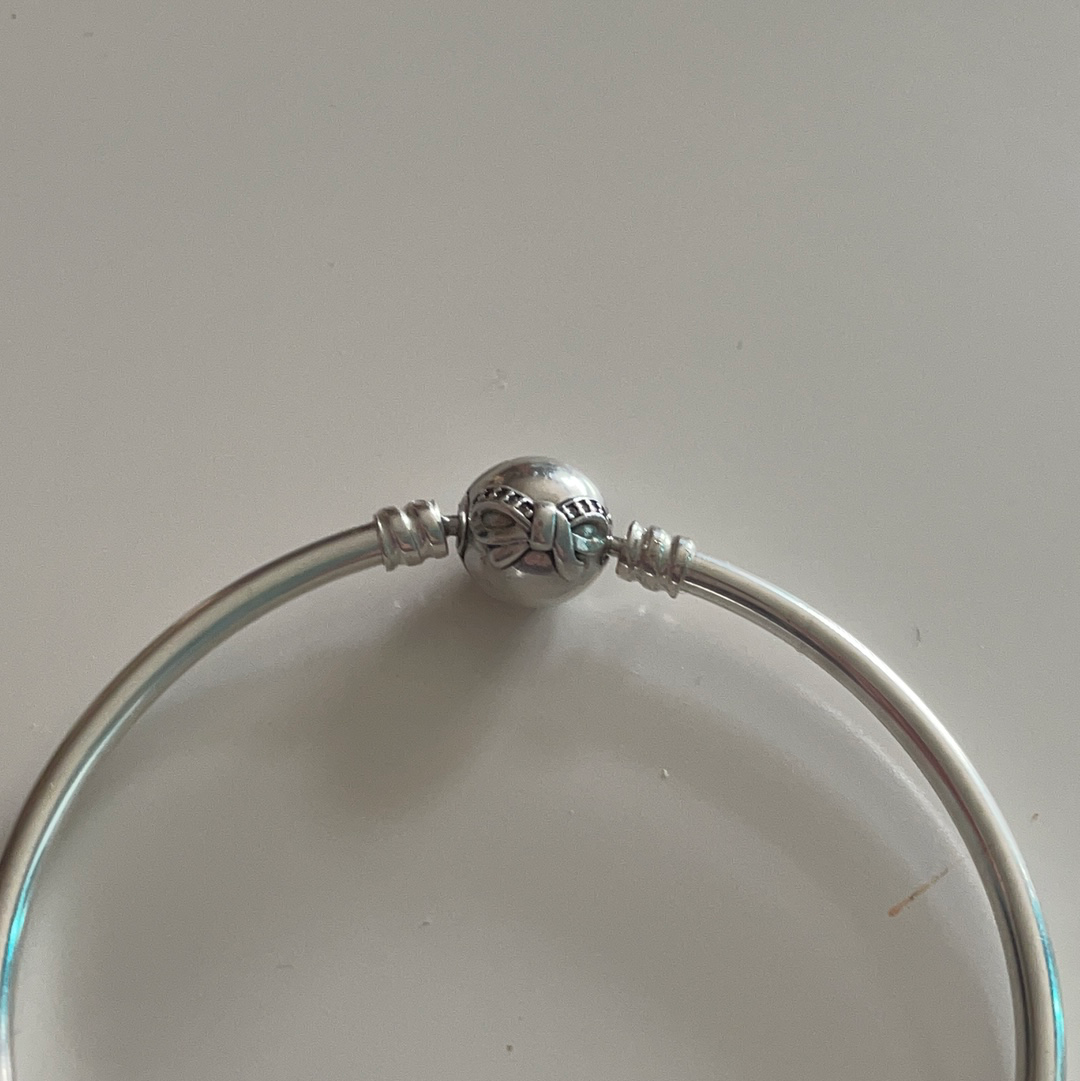Pandora dainty 2025 bow bangle