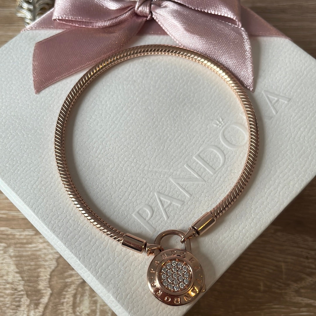 Genuine Pandora Rose Gold Pave Signature Clasp Smooth Moments Bracelet 17.5cm