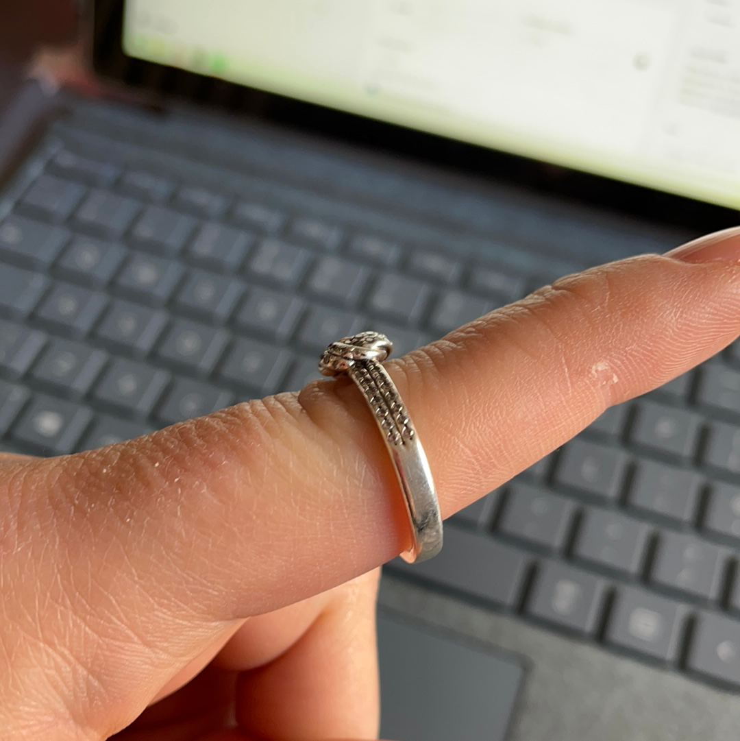 Rose gold love knot 2025 ring pandora