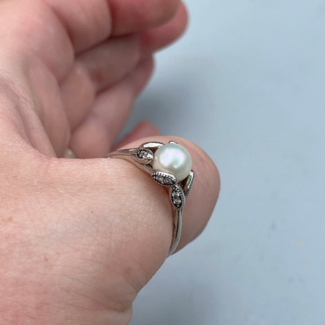 Pandora luminous sale pearl ring