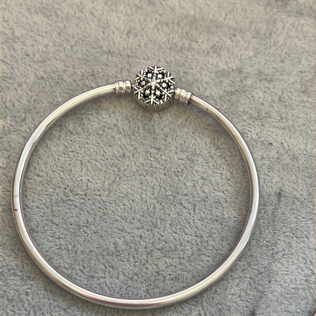 Pandora snowflake clearance clasp bangle