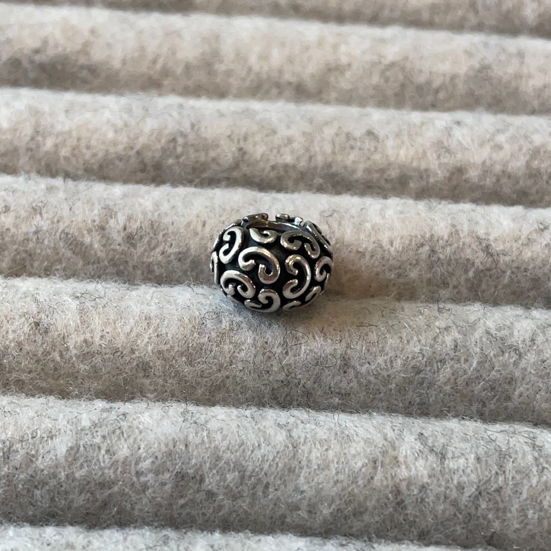 Pandora 2025 c charm